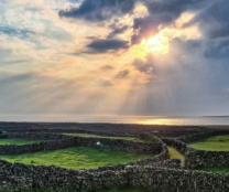 Áras Éanna Inis Oírr Image